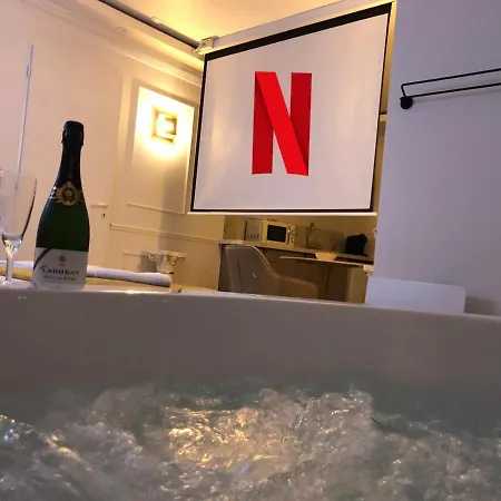 Luxury Suite, Spa, Cinema, Et Douche Xxl A شقة