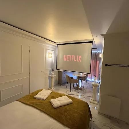 Luxury Suite, Spa, Cinema, Et Douche Xxl A شقة